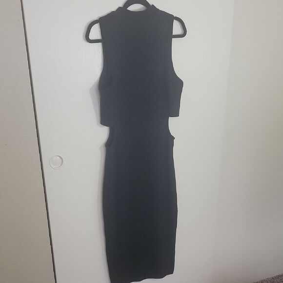 Elegant Black Sleeveless Dress With Cut Outs - Picture 2 of 2
